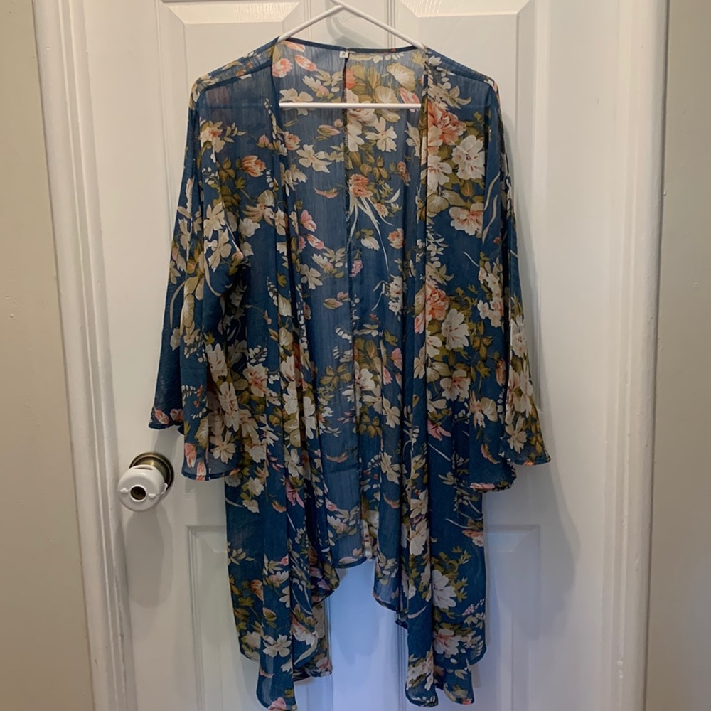 Floral cover-up with sleeves